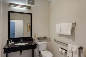 Bathroom - Comfort Inn & Suites (Mount Laurel)