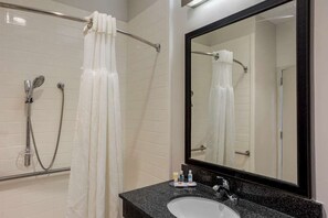 Bathroom - Comfort Inn & Suites (Mount Laurel)