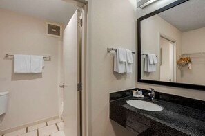 Bathroom - Comfort Inn & Suites (Mount Laurel)