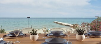 Beachfront Villa right onto sandy Alykes Beach