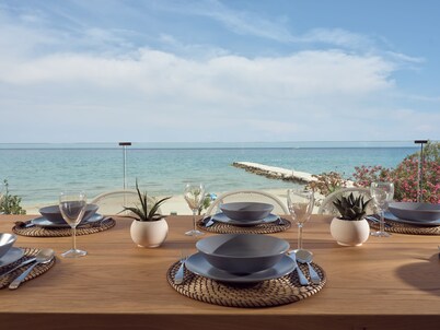 Beachfront Villa right onto sandy Alykes Beach