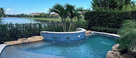 Piscine extérieure, piscine chauffée