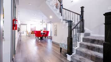 Rumah Eksklusif, 6 kamar tidur | Makan di kamar