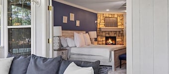 Lakefront Retreat w Private Dock, Sandy Beachfront, Kayaks, Firepit & Lilypad