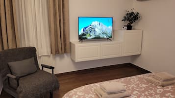 1 bedroom, iron/ironing board, free WiFi, bed sheets