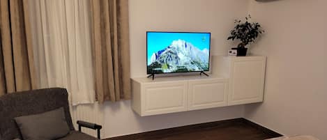 1 habitación, tabla de planchar con plancha, wifi gratis y ropa de cama