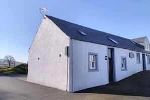 Exterior - Cottage in peaceful Borders village close to Kelso (Morebattle)