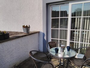 Outdoor dining - Cottage in peaceful Borders village close to Kelso (Morebattle)