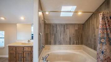 Two Bedroom Condo | Salle de bain