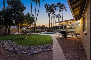 Outdoor dining - Relax in Style!  North Phoenix Home w/ Heated Pool, New Hot Tub & Games! (Phoenix)
