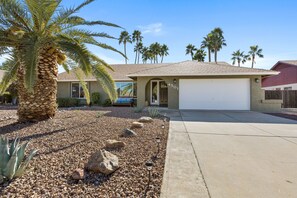 Exterior - Relax in Style!  North Phoenix Home w/ Heated Pool, New Hot Tub & Games! (Phoenix)