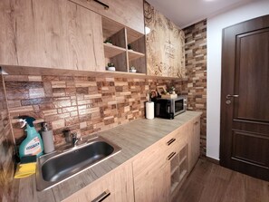 Fridge, microwave, coffee/tea maker, electric kettle
