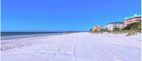 Am Strand, Liegestühle, Strandtücher