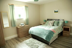 2 chambres, fer et planche à repasser, accès au Wi-Fi (inclus)