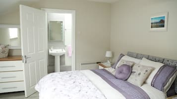 2 bedrooms, iron/ironing board, travel cot, free WiFi