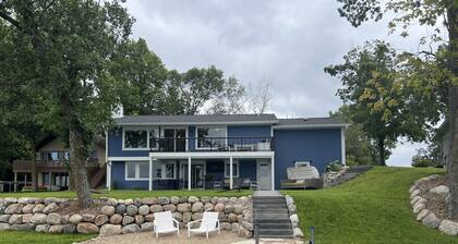 Perfect lake home for a family get away - Only 1 hour from metro