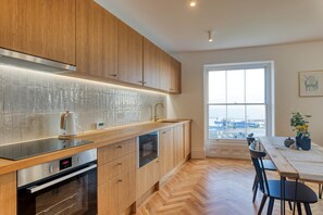 Dishwasher - The Lookout - Stunning sea views, stones throw from beach (Ramsgate)