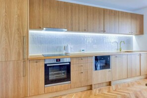 Dishwasher, cookware/dishes/utensils - The Lookout - Stylish penthouse with sea views (Ramsgate)