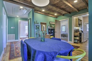 3 bedrooms, desk, Internet, bed sheets - Renovated Carrboro House with Deck & Fire Pit! (Carrboro)