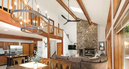 Opulent Retreat Amidst Blue Ridge's Serenity * Dog Friendly * Hot Tub