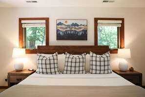 4 bedrooms, desk, iron/ironing board, travel cot