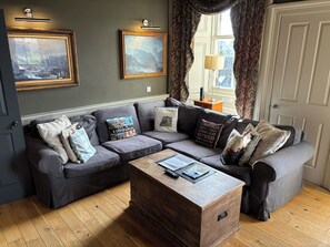 TV, fireplace, DVD player, books