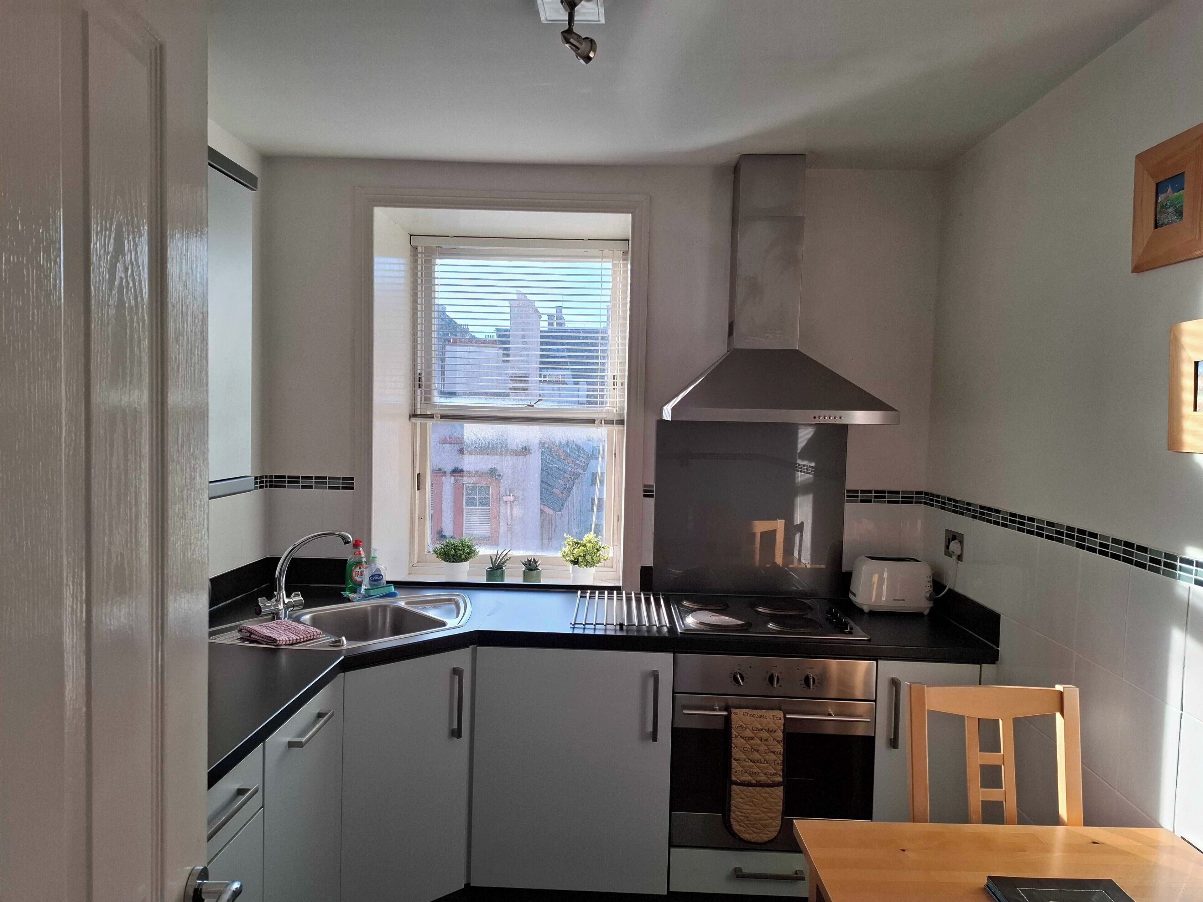 ثلاجة، ميكروويف، فرن، غسالة أطباق