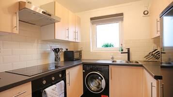 Fridge, microwave, oven, coffee/tea maker