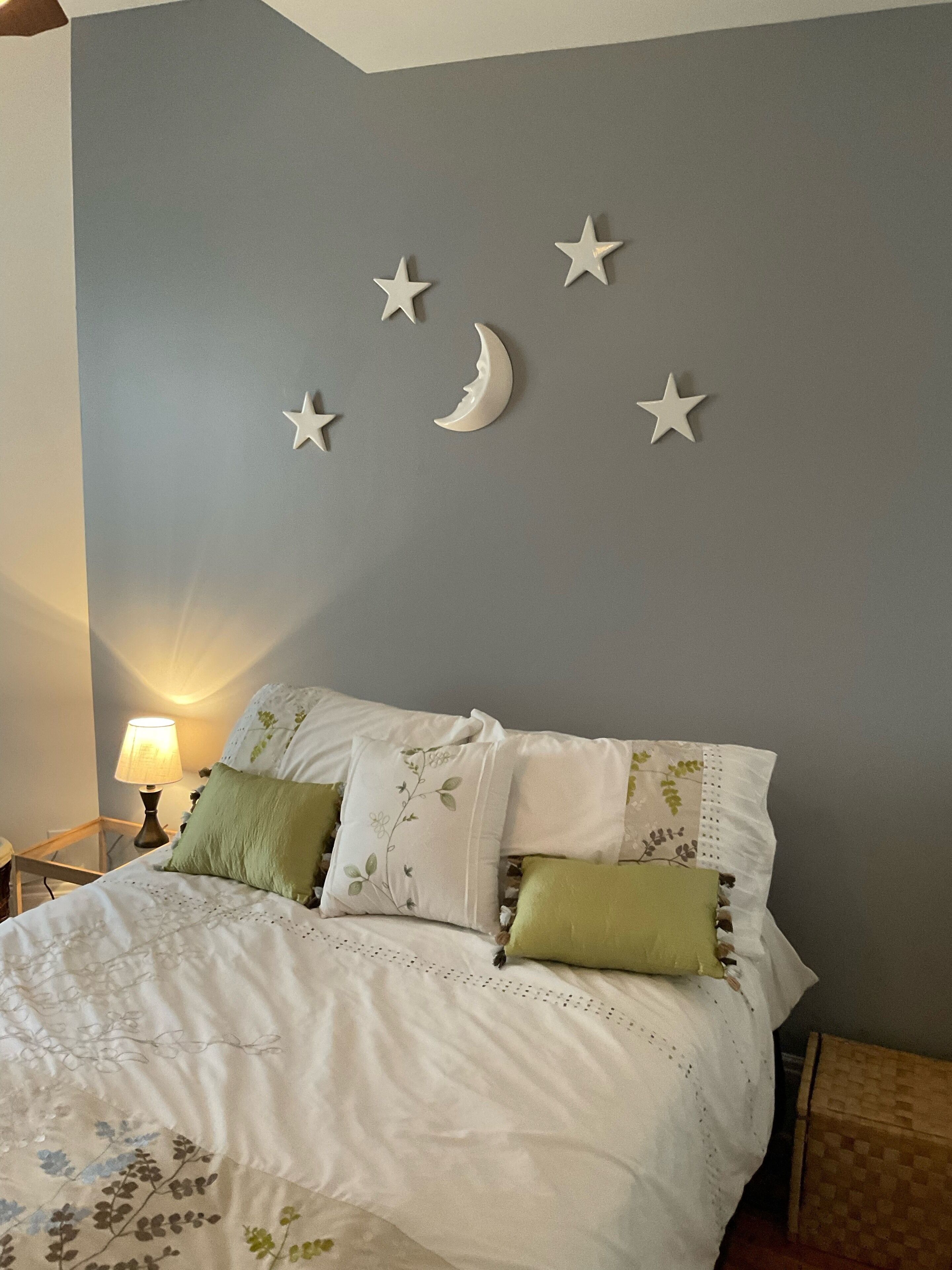 2 多间卧室、免费 WiFi、床单