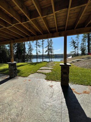 Property grounds - Incredible Cottage on Crystal Lake. Very private on 7 acres (Kinmount)