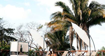 Lovely 3 Bedroom with Infinity Pool / Private Beach