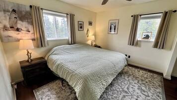 2 bedrooms, iron/ironing board, WiFi, bed sheets