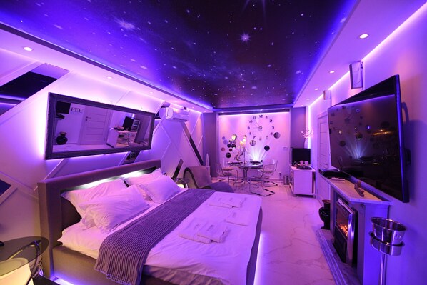 1 bedroom, in-room safe, iron/ironing board, free WiFi