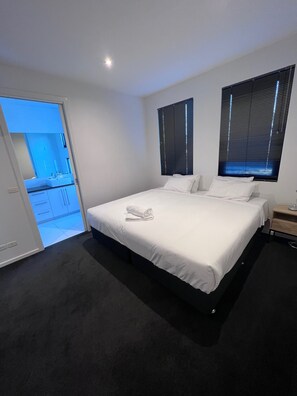 4 bedrooms, free WiFi, bed sheets