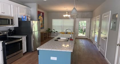 Valdosta Oasis: 2BR 2.5 BA near Down Town and VSU
