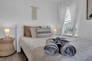 3 habitaciones, escritorio, tabla de planchar con plancha y wifi