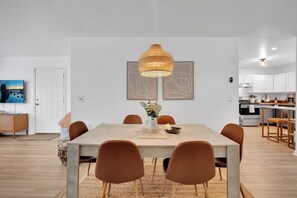 Dining - {Hidden Gem} Beach Home, Steps to Ocean, 6 Bikes. Complete Kit for the beach (Jacksonville Beach)
