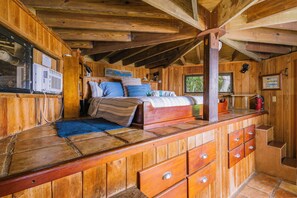 1 bedroom, free WiFi, bed sheets - Private and Quiet with Panoramic Ocean Views – Sugar Bird Cottage (St. John)