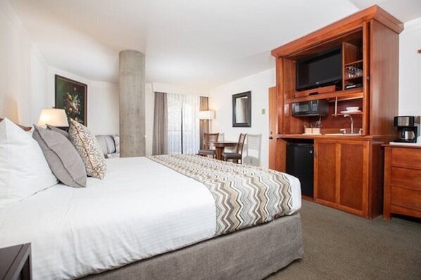 2 slaapkamers, een kluis op de kamer, een strijkplank/strijkijzer, wifi