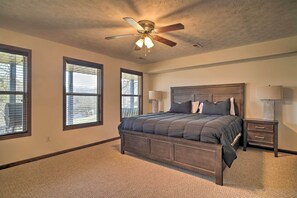 4 habitaciones, escritorio, internet y ropa de cama 