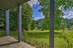 Property grounds - Caryville Home w/ Dock, Steps to Norris Lake! (Caryville)