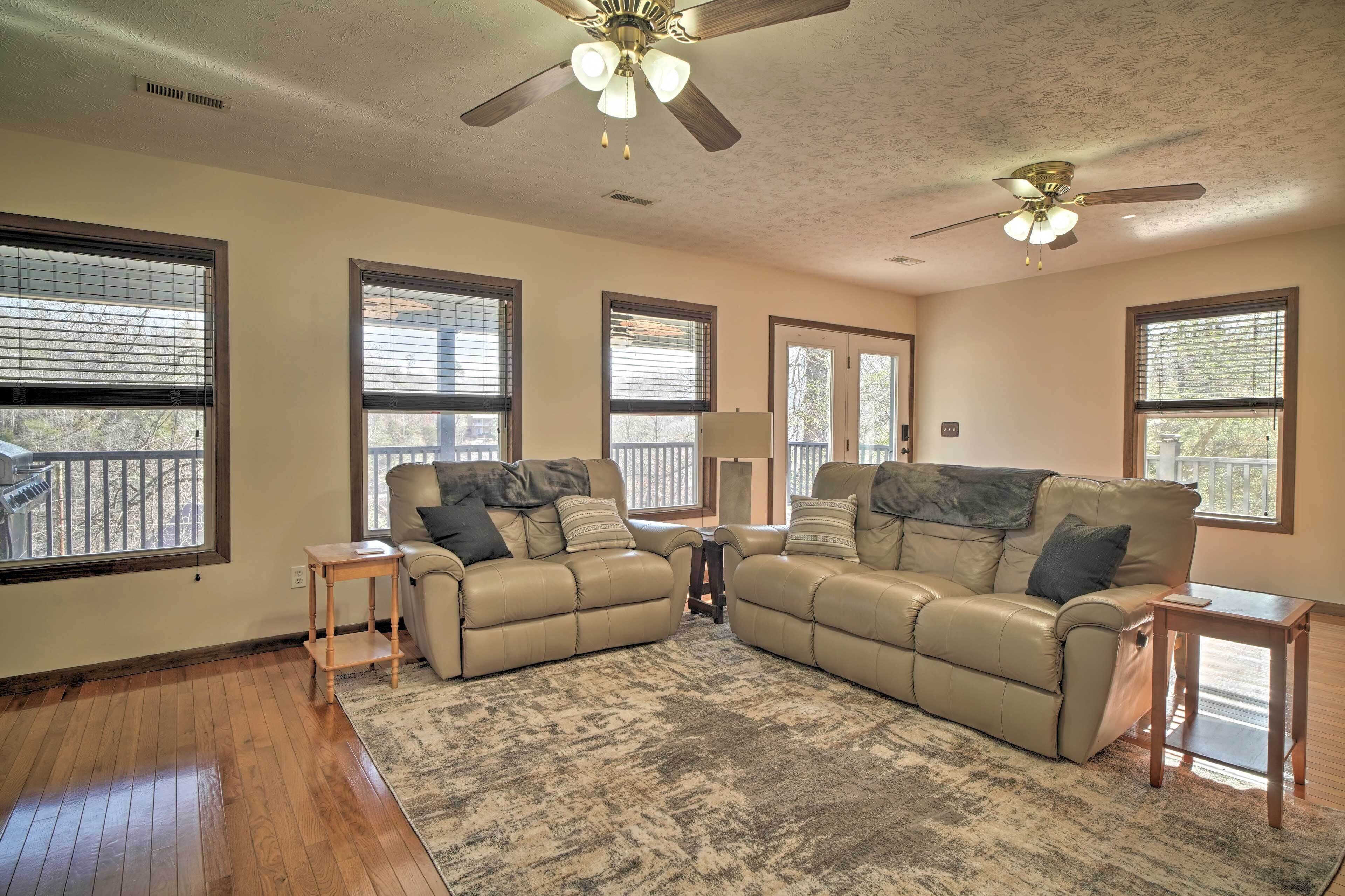 Caryville Home W/ Dock, Steps To Norris Lake! - Norris Lake, TN