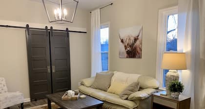 Newly Renovated and Ideally Located Near Campus and Downtown. High speed Wifi