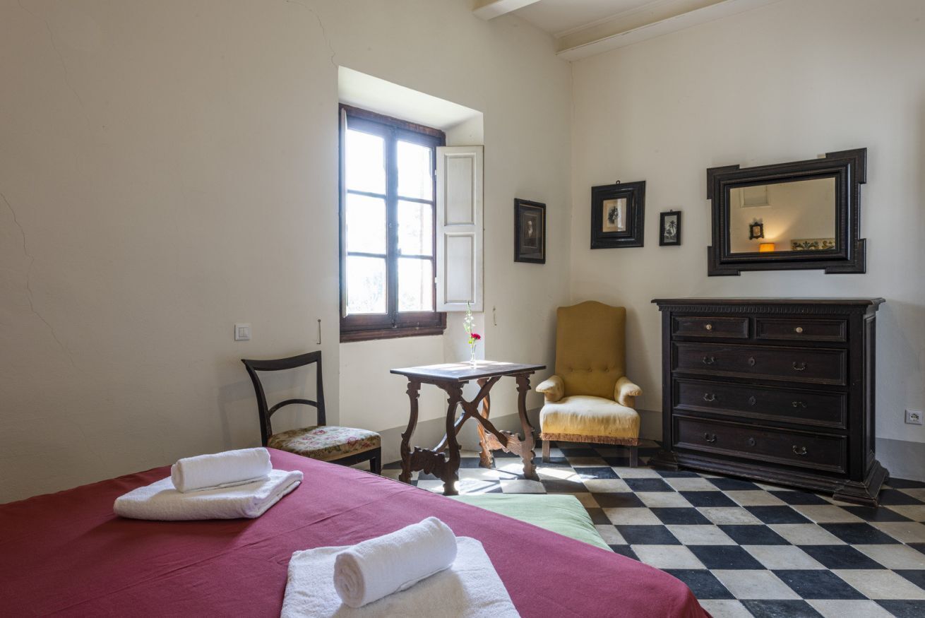 7 chambres, fer et planche à repasser, Wi-Fi, draps fournis