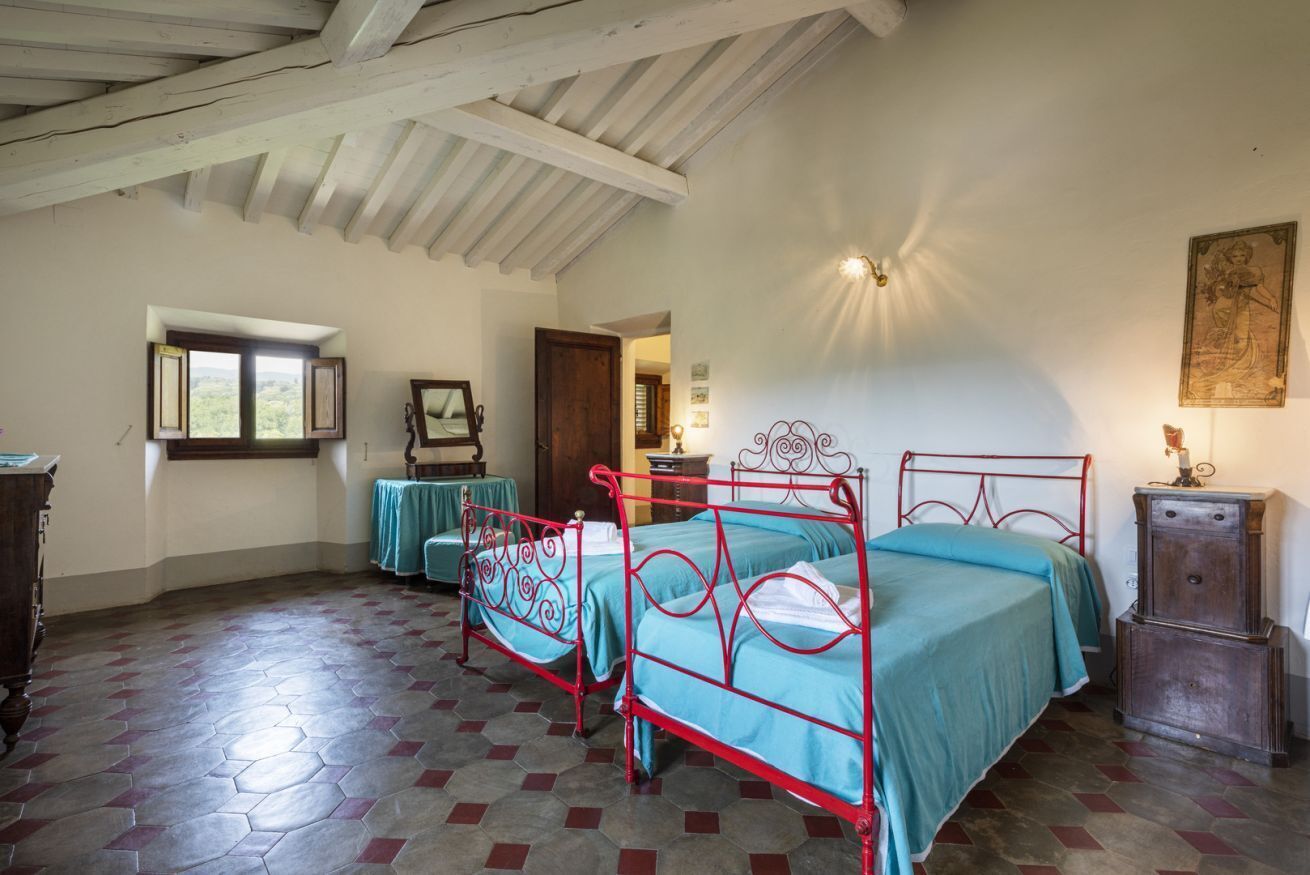 7 bedrooms, iron/ironing board, WiFi, bed sheets