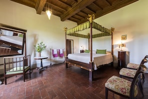 7 bedrooms, iron/ironing board, WiFi, bed sheets