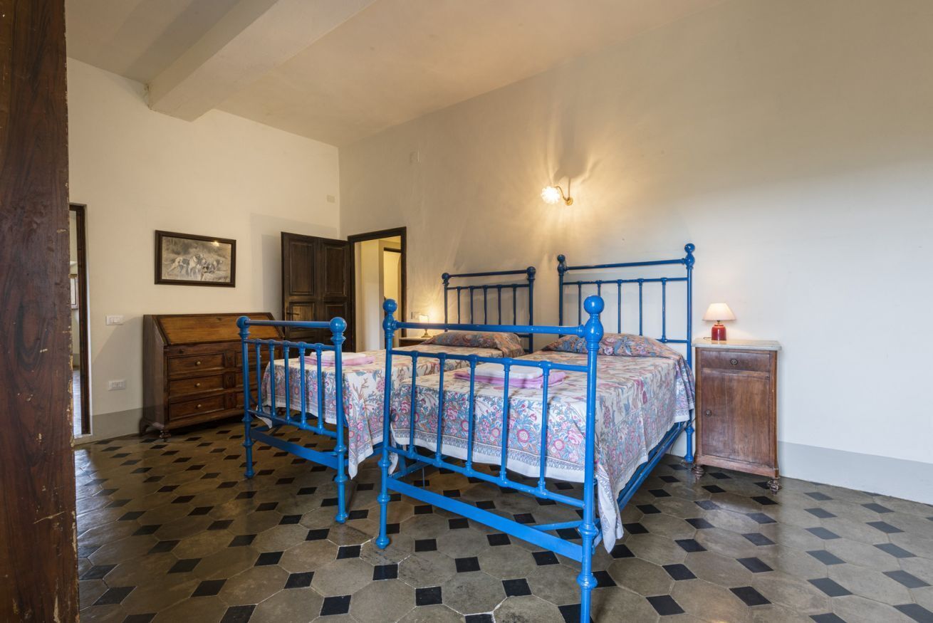 7 chambres, fer et planche à repasser, Wi-Fi, draps fournis
