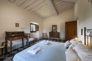 7 camere, ferro/asse da stiro, Wi-Fi, lenzuola