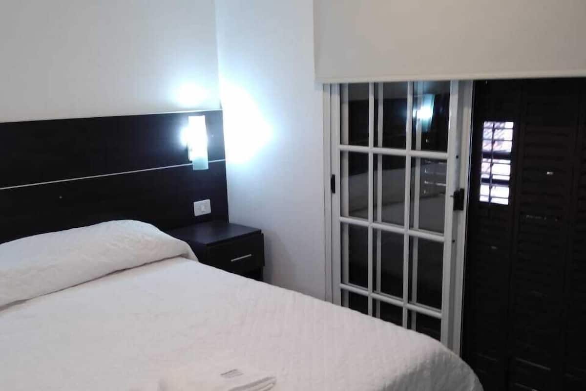Familien-Vierbettzimmer, 2 Schlafzimmer | Hochwertige Bettwaren, Daunenbettdecken, Select-Comfort-Betten