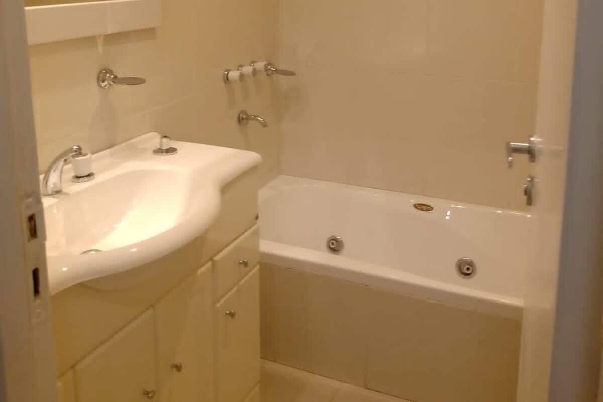 Superior-Studiosuite | Badezimmer | Regendusche, kostenlose Toilettenartikel, Haartrockner, Bidet